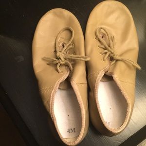Girls tan jazz shoes